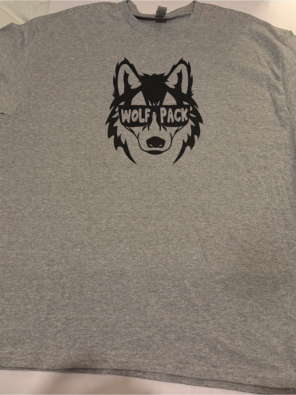 I12 XL Fruit of the Loom Men's Gray Tee with Black Wolf Pack Graphic